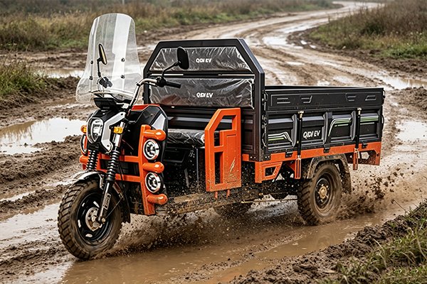 QIDI Land Cruiser G1 reinforced windshield electric tricycle delivering groceries in Bangkok Thailand narrow streets, cost-effective urban last-mile delivery solution for small businesses