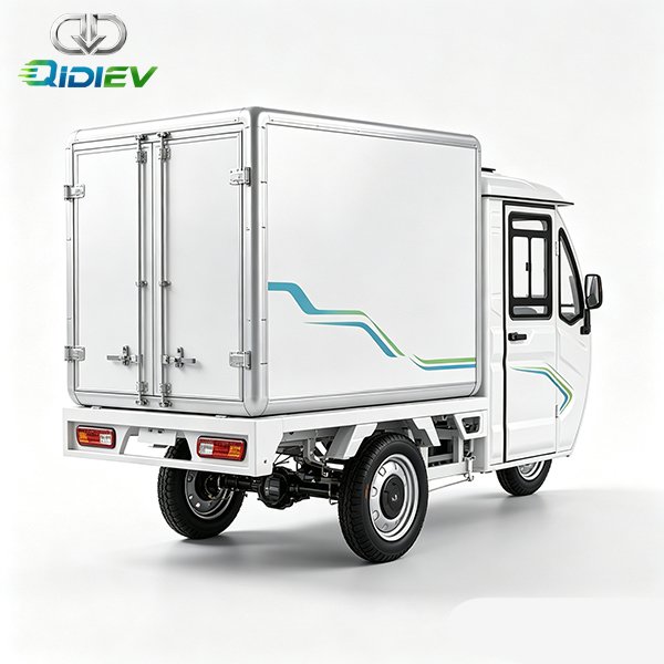 Electric-delivery-tricycle-with-refrigerated-display-case-2