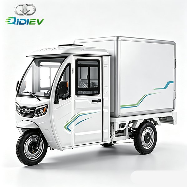 Electric-delivery-tricycle-with-refrigerated-display-case-3