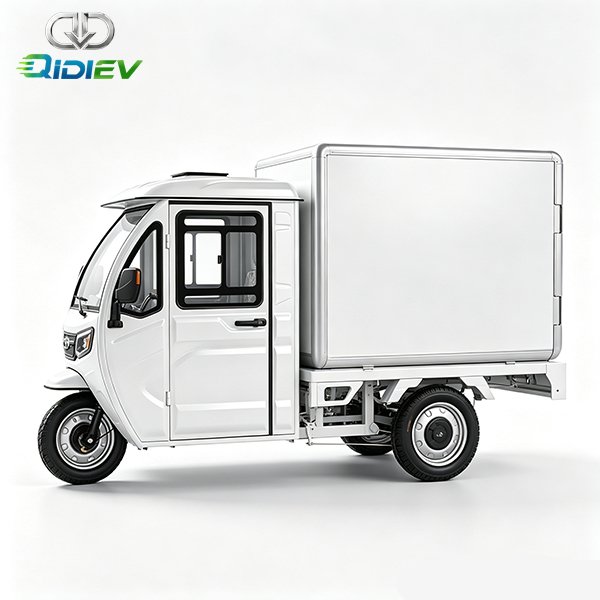 Electric-delivery-tricycle-with-refrigerated-display-case-4