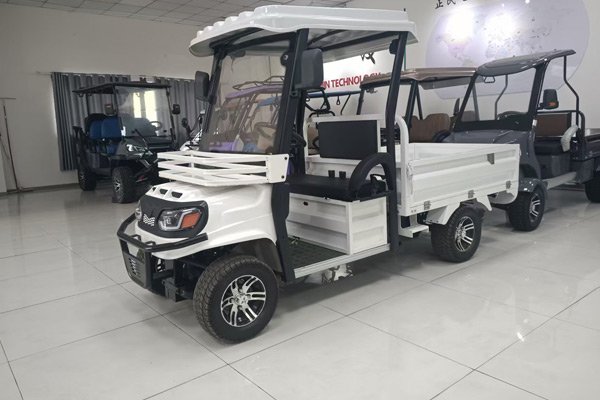 Tank 90 electric farm pickup truck side profile showing 3300mm length, 1530mm cargo box and 300kg payload capacity