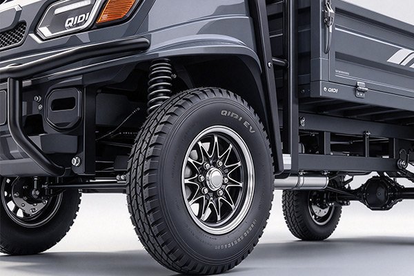 Tank 90 1500W motor and 60V80AH Li-ion battery bay detail with rear-wheel drive layout